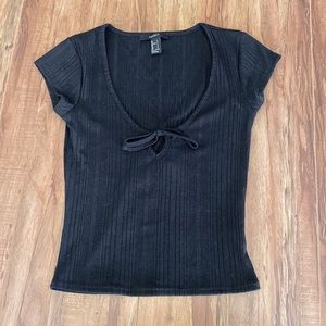 Black keyhole top